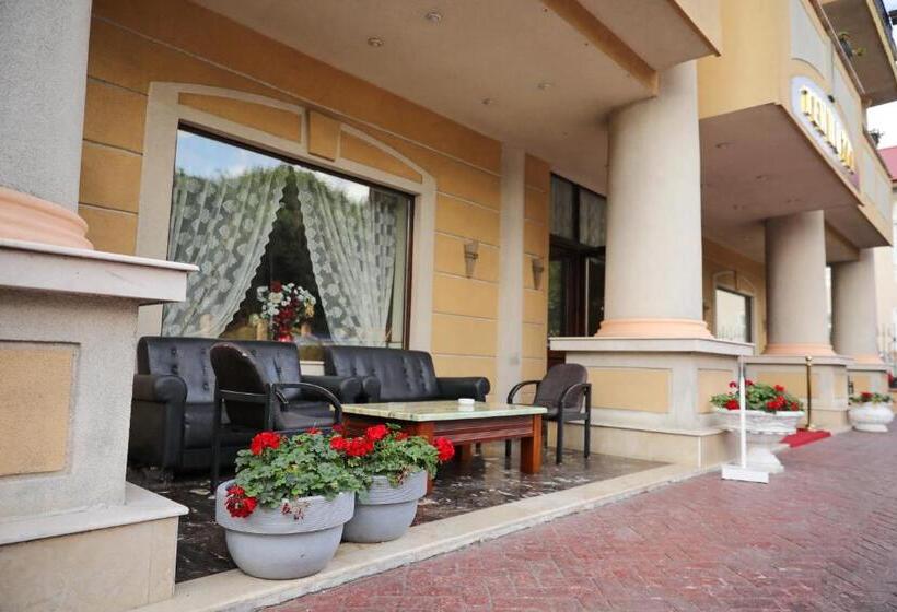 Отель Ten Constanta