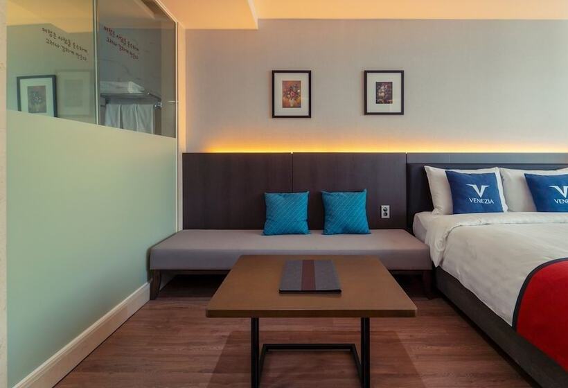 Venezia Hotel And Resort