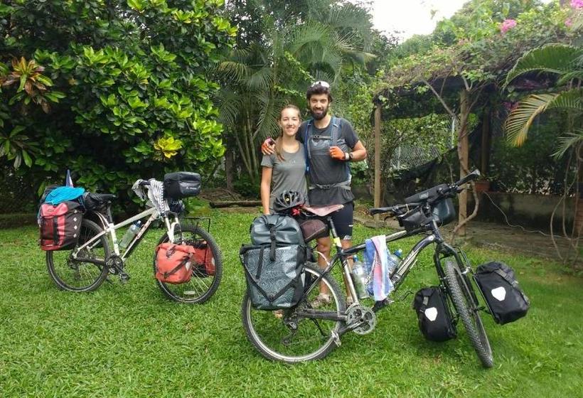 Las Cabanas De Pino Hostel