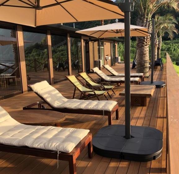 Пансион Mom S House