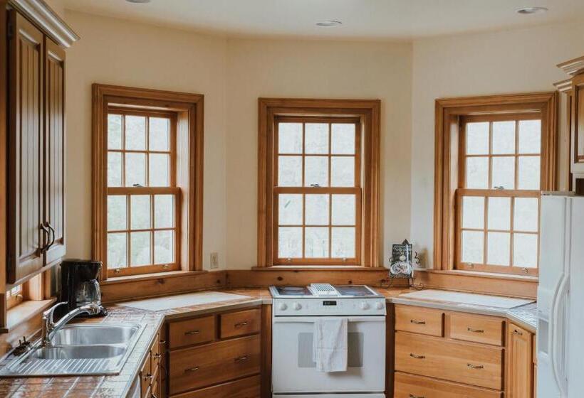 مبيت وإفطار The Kitch Inn   Boutique Inn And Wine Bar