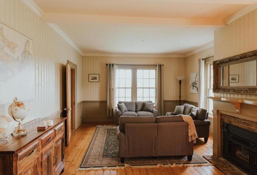 مبيت وإفطار The Kitch Inn   Boutique Inn And Wine Bar