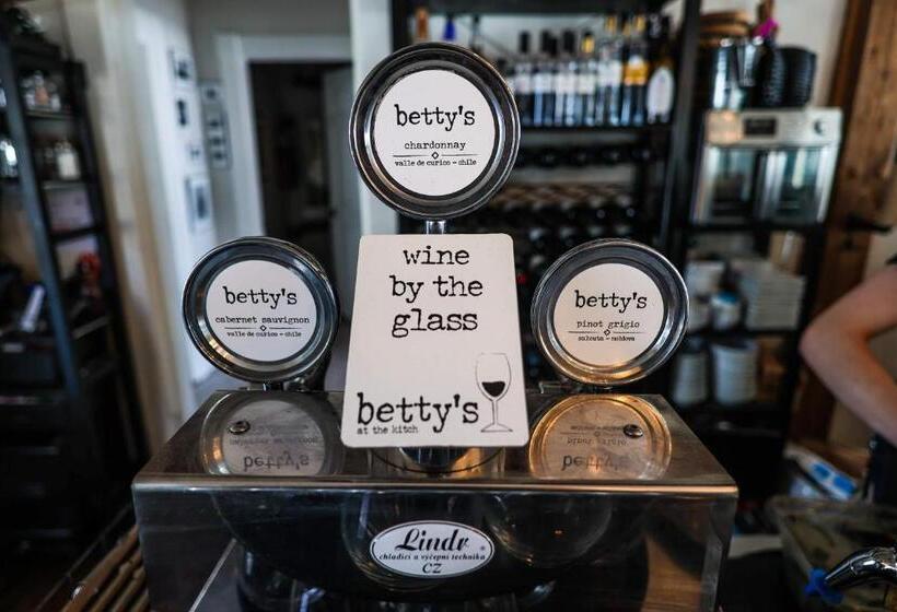 צימר The Kitch Inn   Boutique Inn And Wine Bar