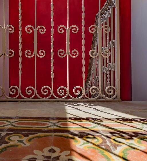 تختخواب و صبحانه The Snop House