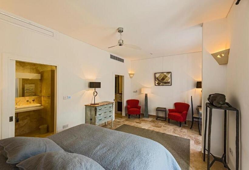 تختخواب و صبحانه The Snop House