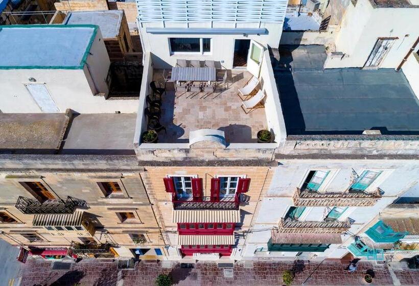 تختخواب و صبحانه The Snop House