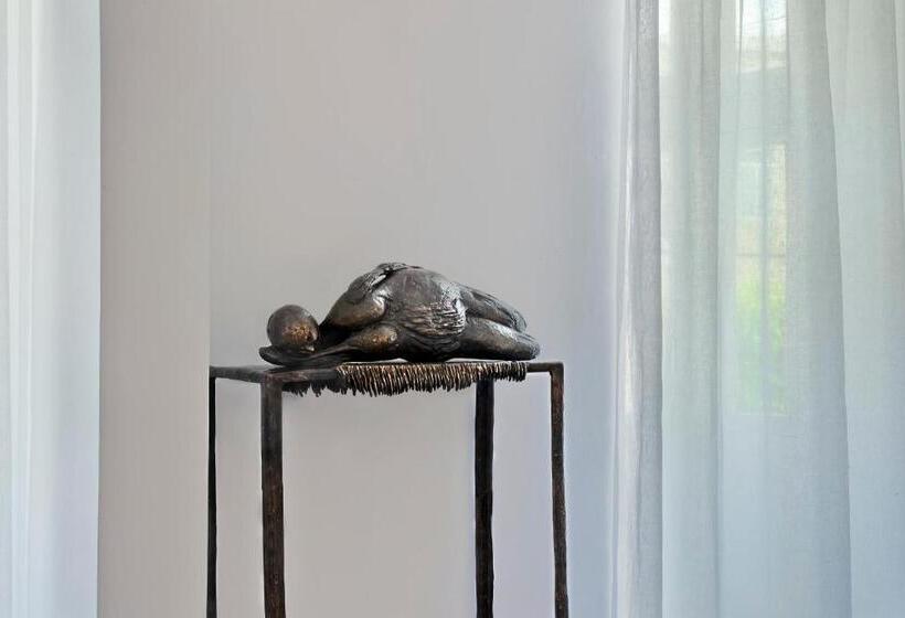 تختخواب و صبحانه The Snop House