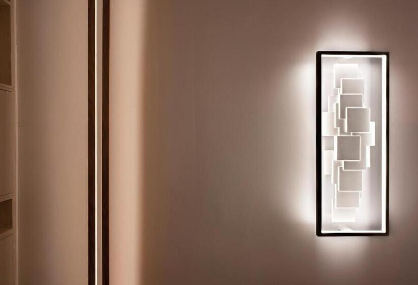 تختخواب و صبحانه The Snop House