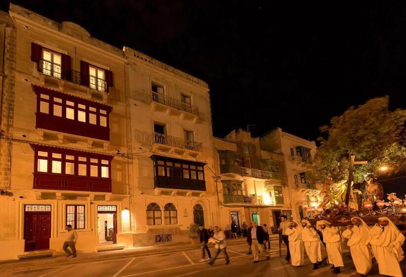 تختخواب و صبحانه The Snop House