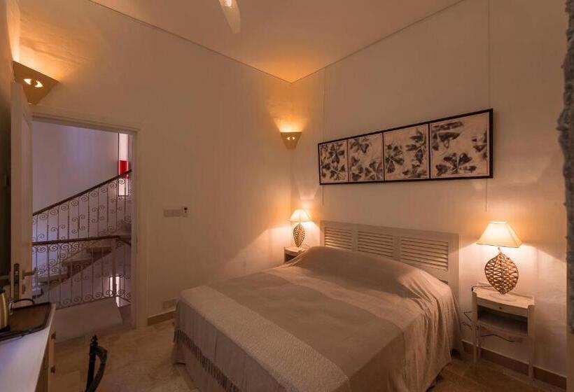 تختخواب و صبحانه The Snop House