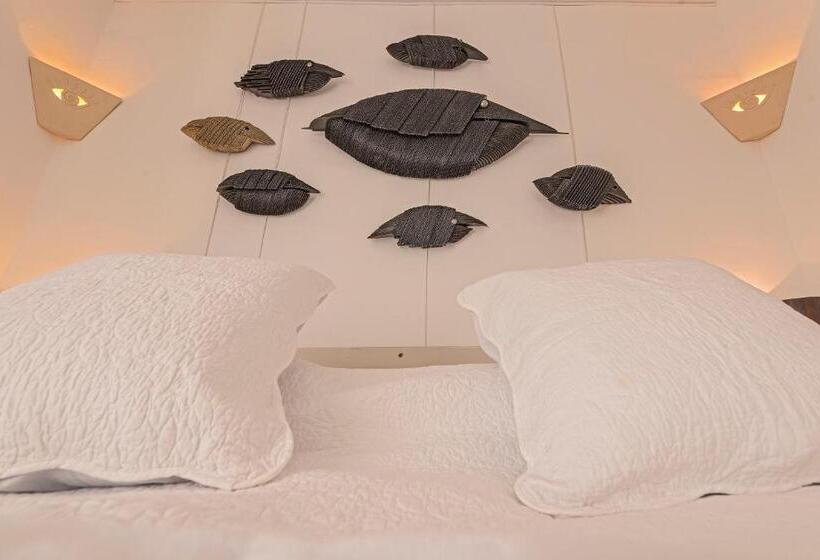 تختخواب و صبحانه The Snop House