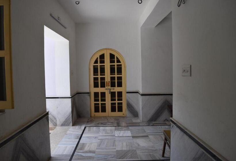 펜션 Abhay Villas Guest House