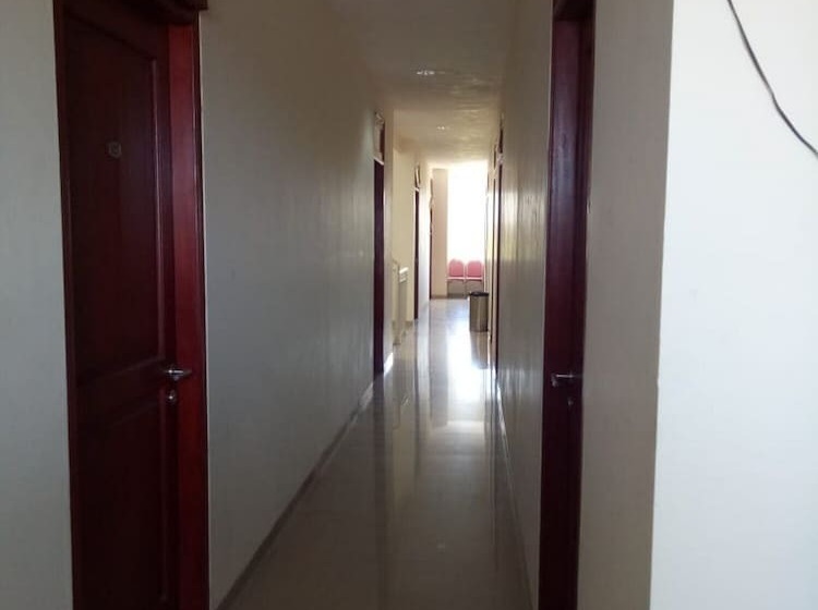 Пансион Reddoorz @ Raya Ngagel 2