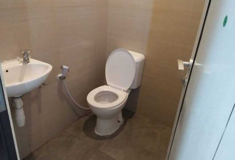 Пансион Reddoorz @ Raya Ngagel 2