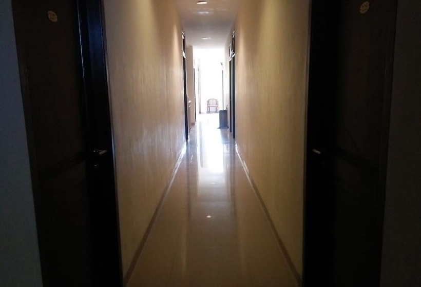 Пансион Reddoorz @ Raya Ngagel 2