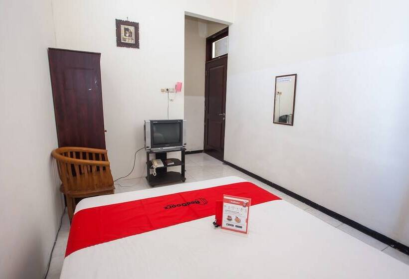 Пансион Reddoorz @ Raya Ngagel 2