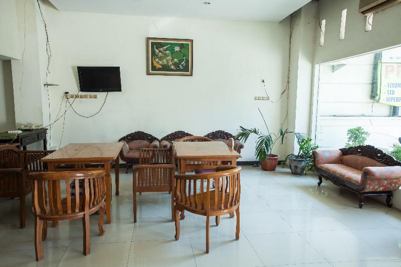 Пансион Reddoorz @ Raya Ngagel 2