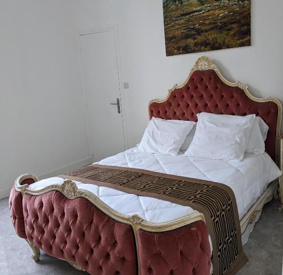 민박 Château De La Rocherie