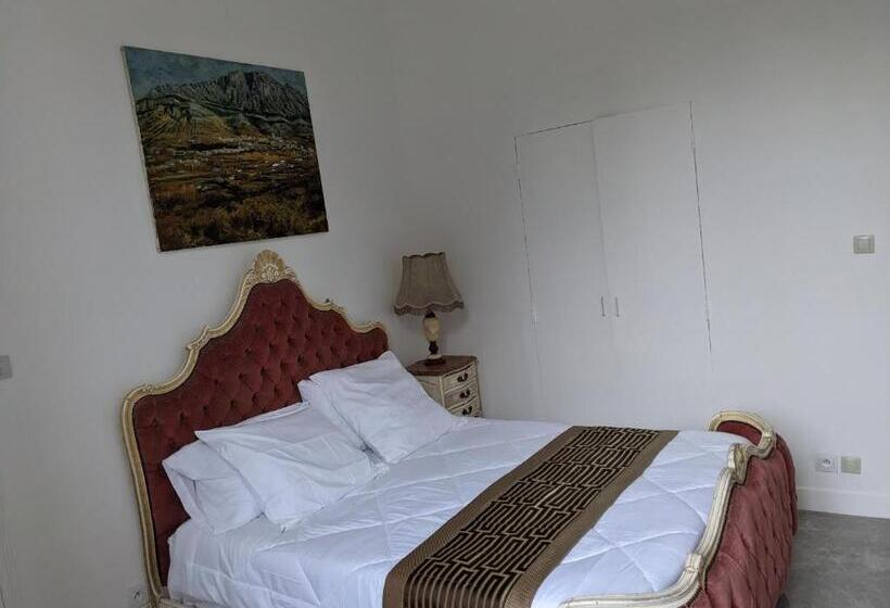 민박 Château De La Rocherie