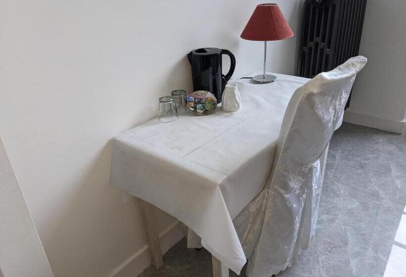 민박 Château De La Rocherie