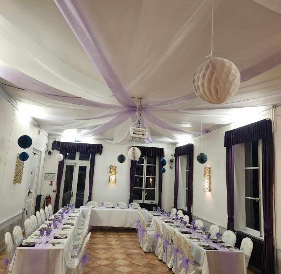 민박 Château De La Rocherie