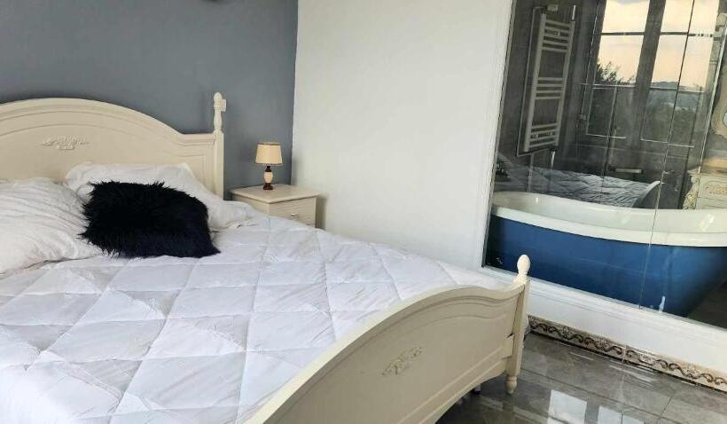 민박 Château De La Rocherie