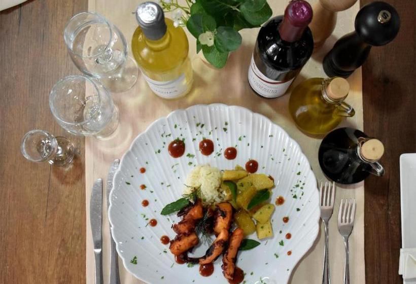 هتل And Winery Lozar