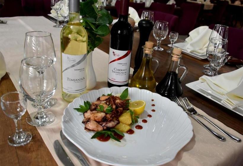 هتل And Winery Lozar