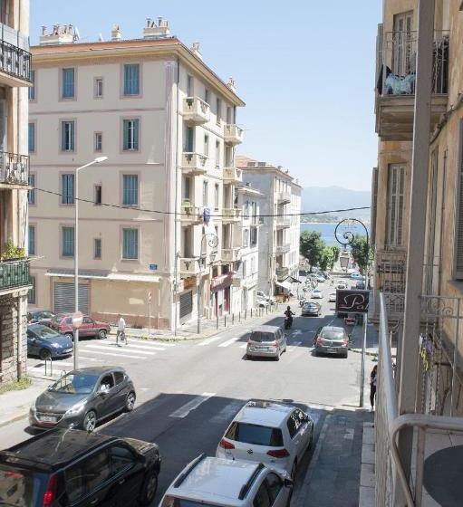 Отель Du Palais