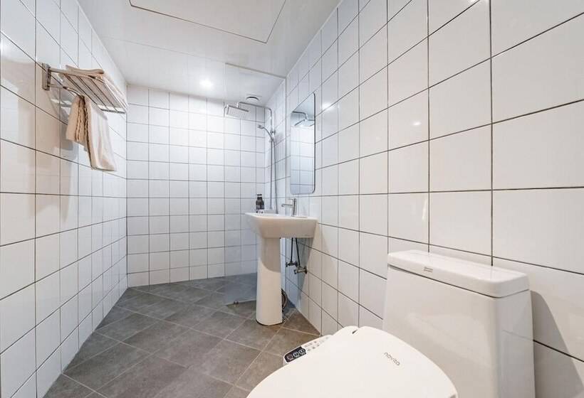 בית מלון כפרי Yaja Westgate