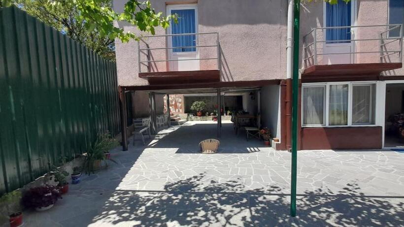 پانسیون Guesthouse Kiko