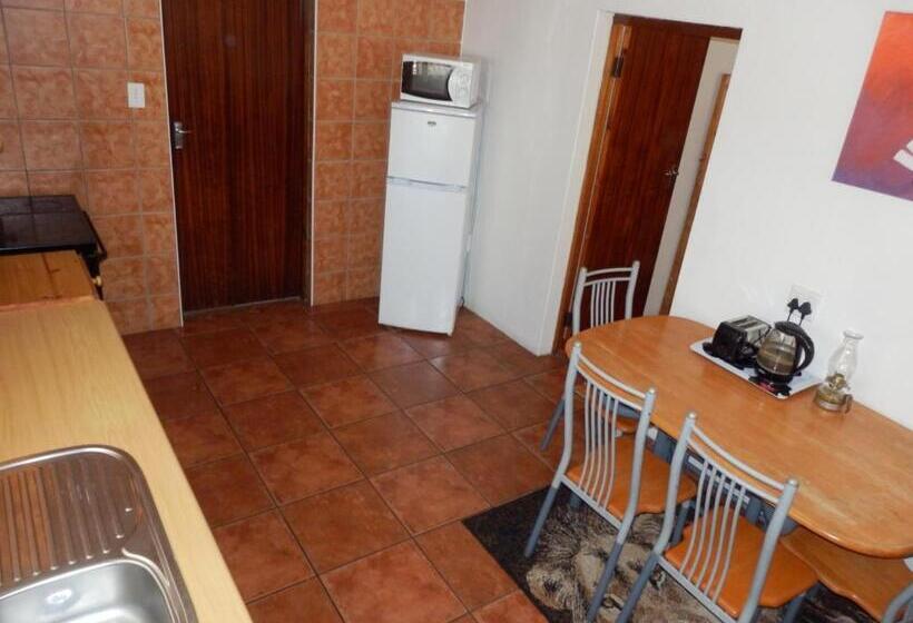 ペンション Oppi Rotse Guesthouse