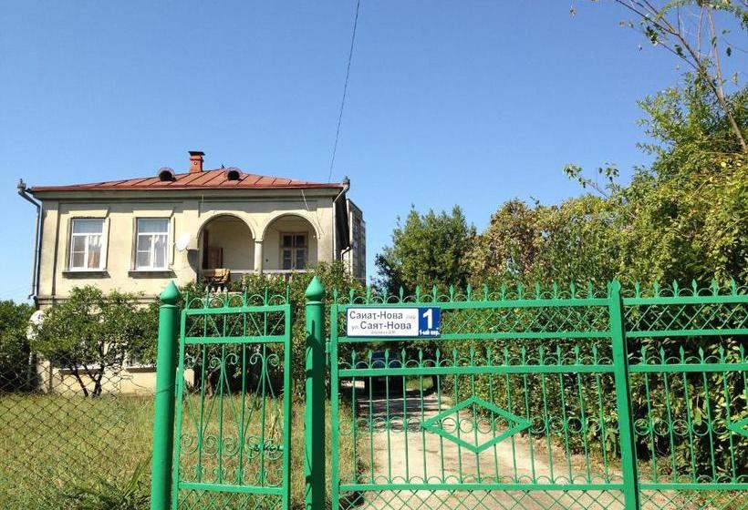 پانسیون V Gostiakh U Maii