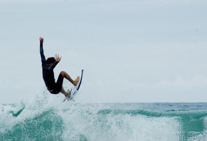 Progress Outdoor Surf Hostel