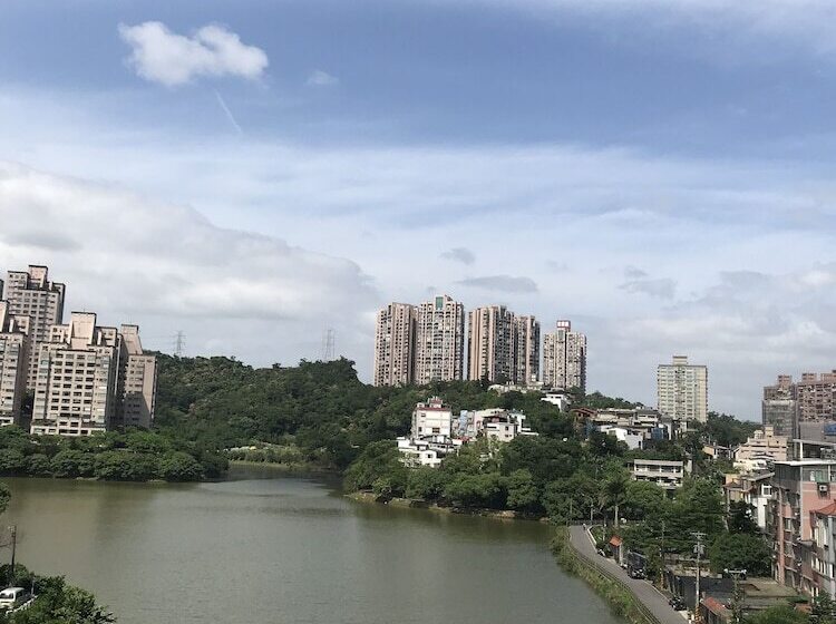 هاستل Gin Lon Lake Motel