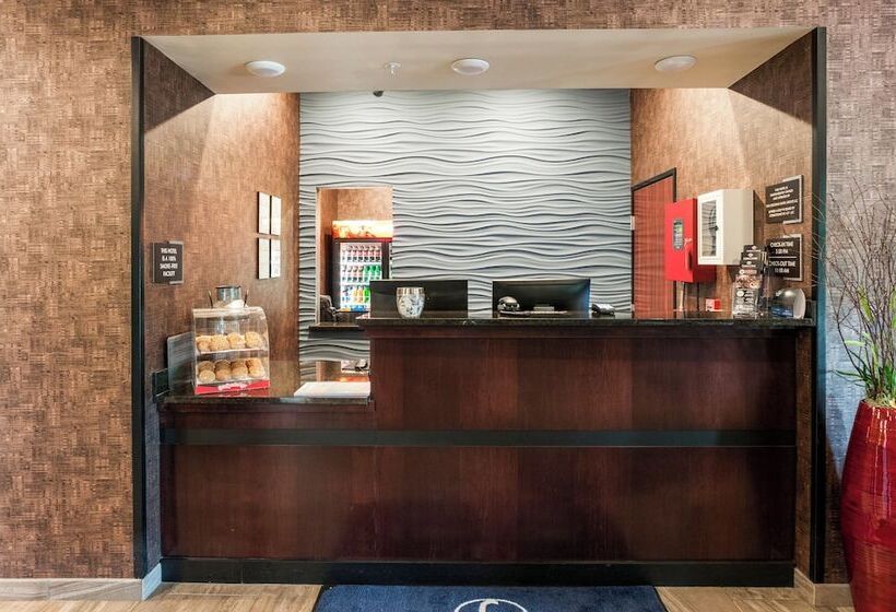 Cobblestone Hotel & Suites Appleton International Airport