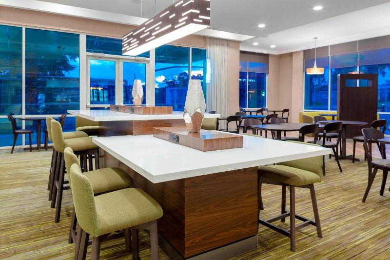 فندق Courtyard By Marriott Deland Historic Downtown