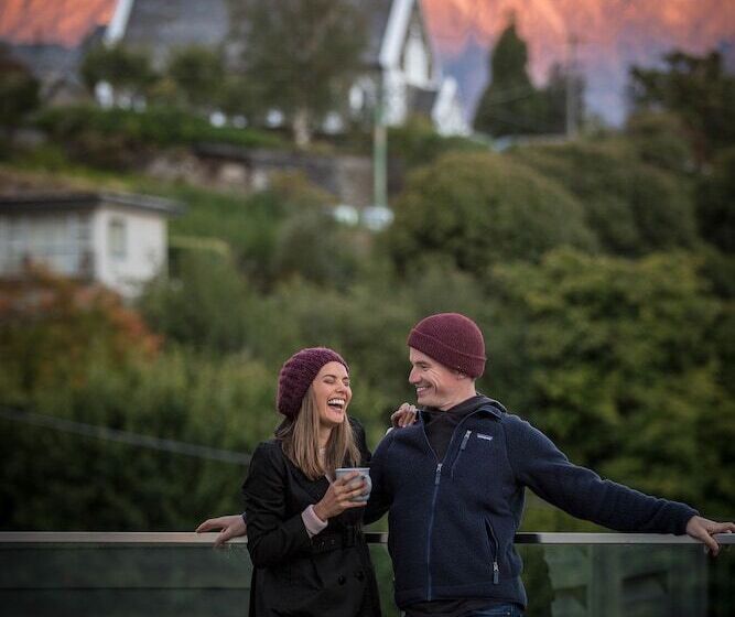 هتل Mi Pad Queenstown