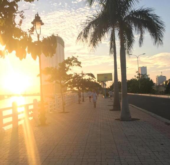 Moonlight Bay Hotel & Apartment