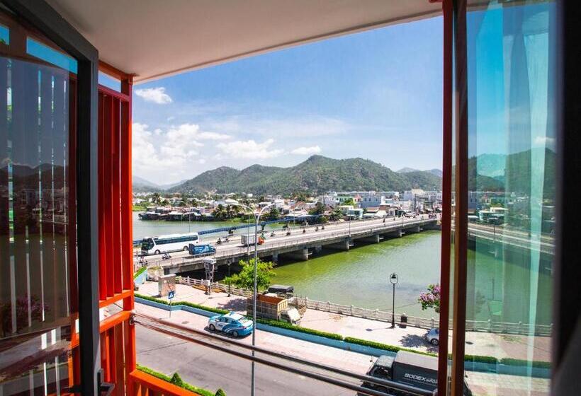 Moonlight Bay Hotel & Apartment