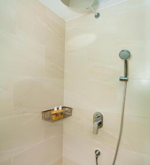 Moonlight Bay Hotel & Apartment