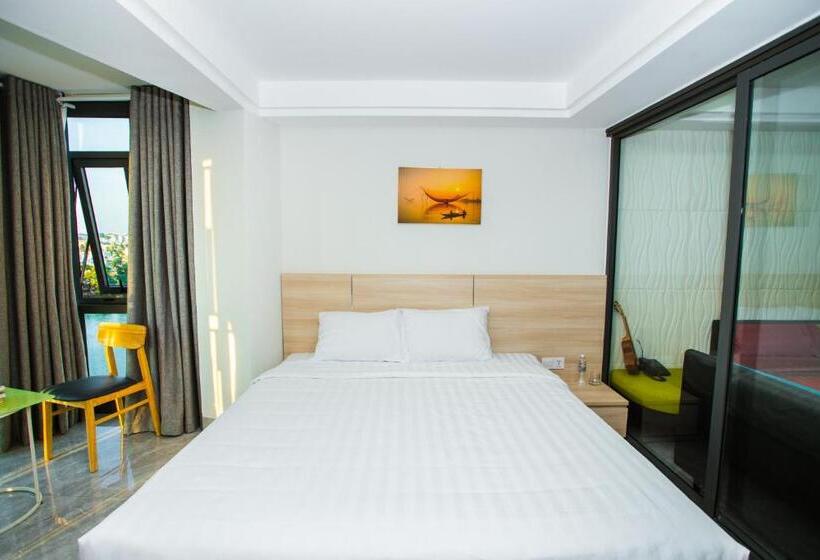 Moonlight Bay Hotel & Apartment