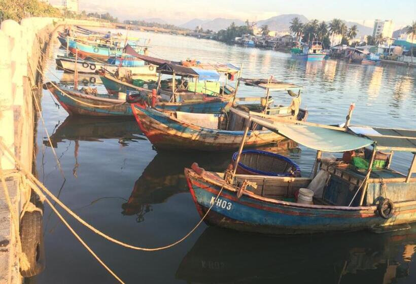 Moonlight Bay Hotel & Apartment