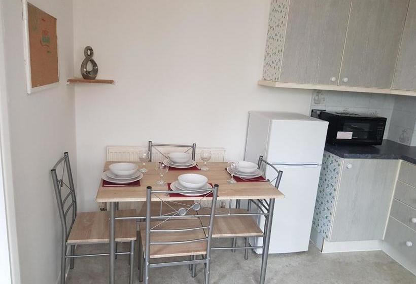 Vetrelax Ipswich Newly Refurbished House