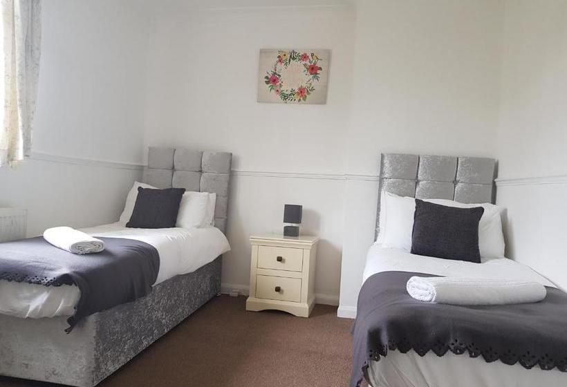 Vetrelax Ipswich Newly Refurbished House