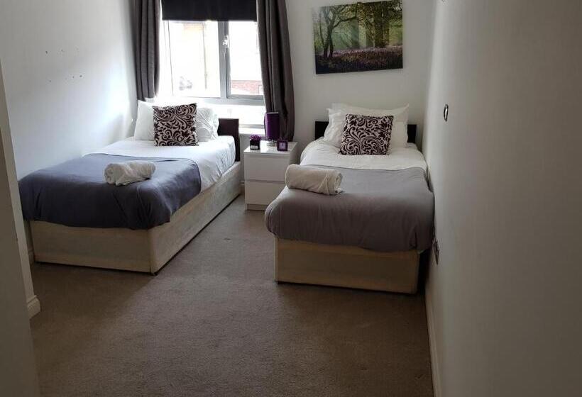 Vetrelax Ipswich Newly Refurbished House