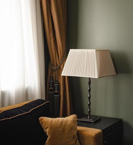 هتل L Oscar London