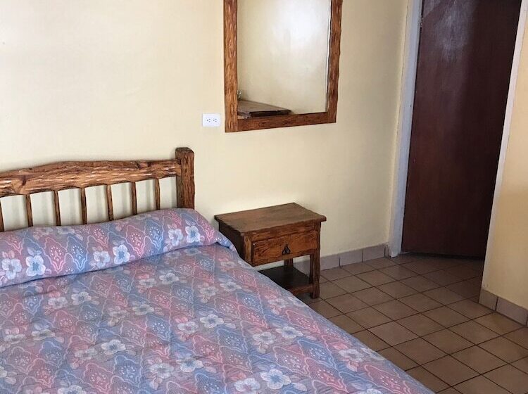 בית מלון כפרי Los Pinos