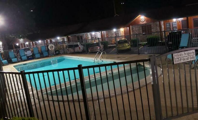 Marshall's Creek Rest Motel