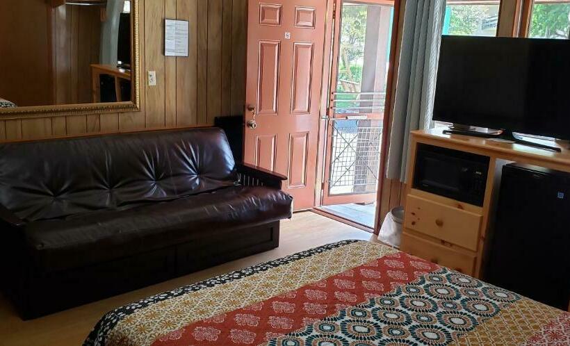 Marshall's Creek Rest Motel